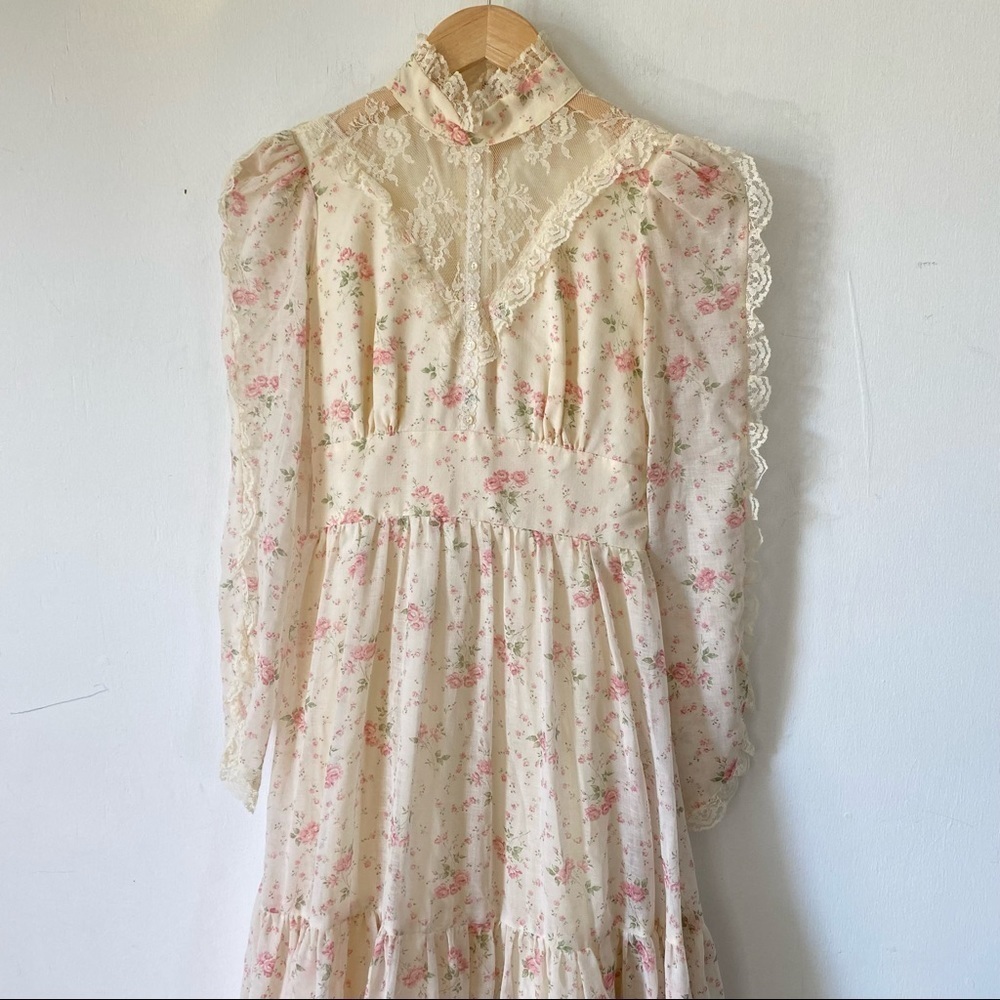 Vintage Prairie Maxi Dress Ditsy Floral Tiered Ruffle Cream Lace Cottagecore - Picture 2 of 16